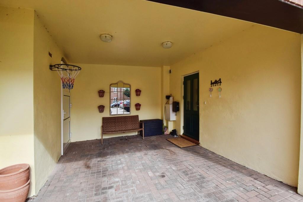 9 Mill Street, carport