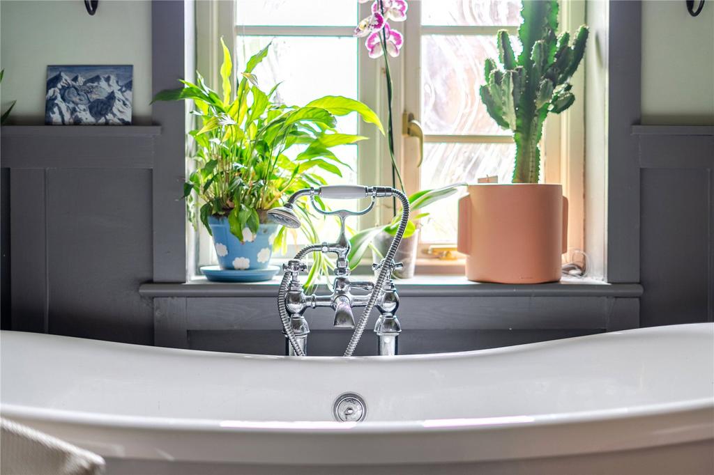 Detail - Ensuite