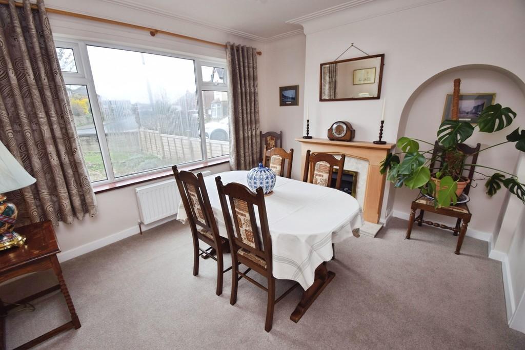 3a8c82c6-Dining