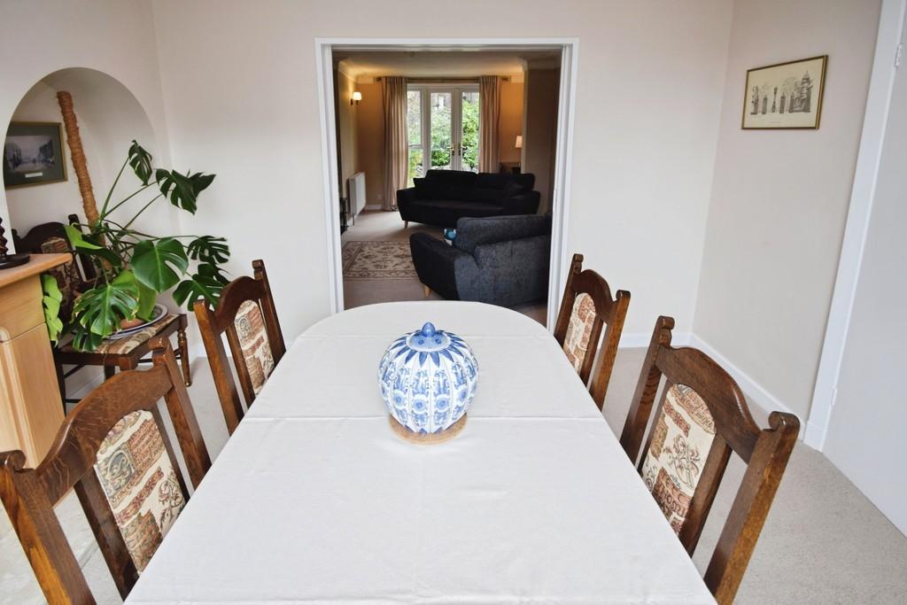 0a087f88-Dining 201