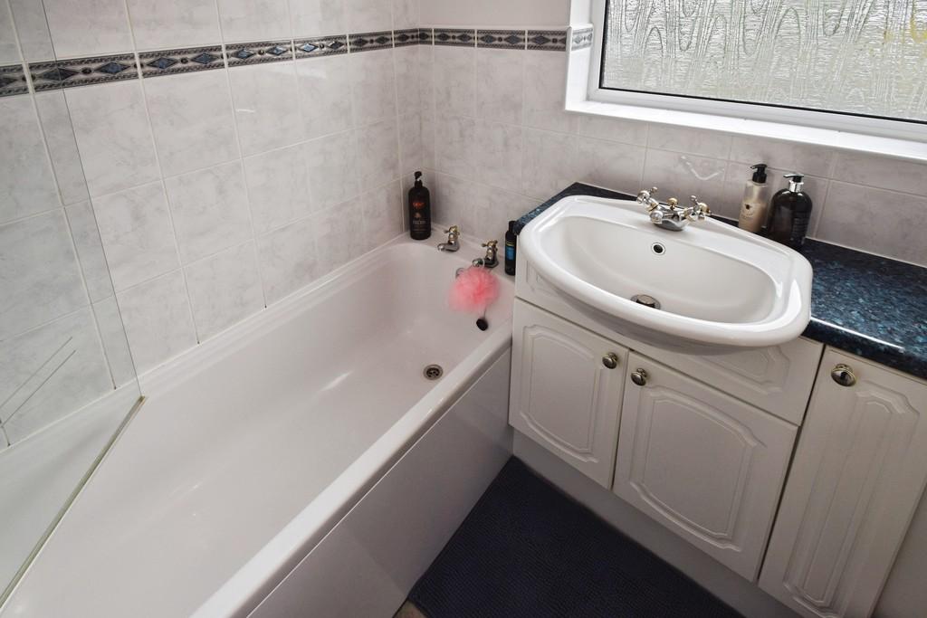 19b8efe5-Bathroom