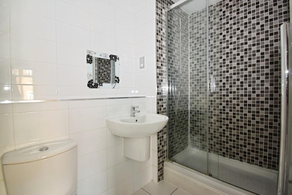11 The Wharf, bed 1 en suite