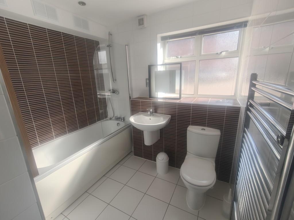11 The Wharf, bathroom