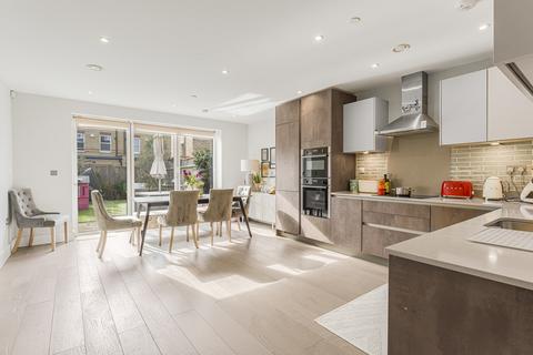 4 bedroom townhouse for sale, Kingsborough Place, Kingston Upon Thames KT2