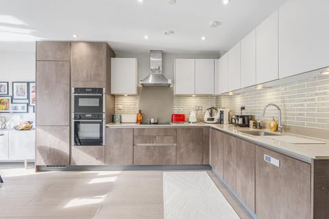 4 bedroom townhouse for sale, Kingsborough Place, Kingston Upon Thames KT2