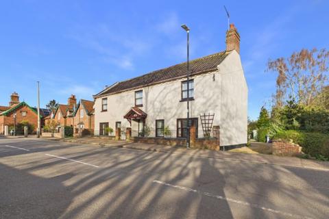 5 bedroom cottage for sale, Norwich Road, Chedgrave