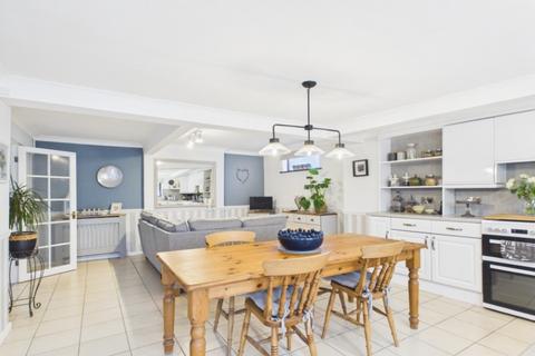 5 bedroom cottage for sale, Norwich Road, Chedgrave
