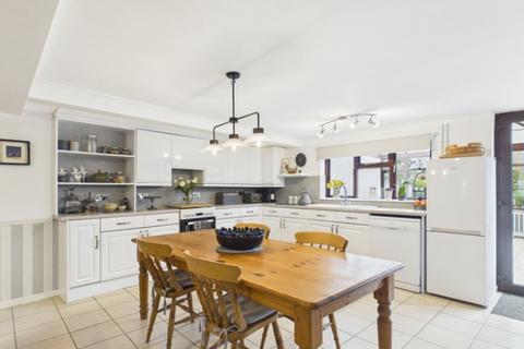 5 bedroom cottage for sale, Norwich Road, Chedgrave