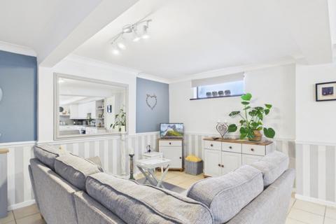 5 bedroom cottage for sale, Norwich Road, Chedgrave