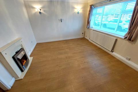 3 bedroom end of terrace house to rent, Malton Avenue, Whitefield, Manchester