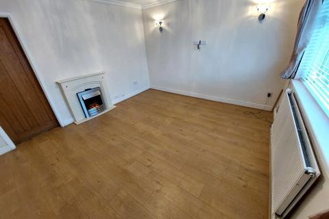 3 bedroom end of terrace house to rent, Malton Avenue, Whitefield, Manchester