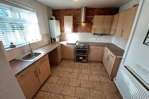 3 bedroom end of terrace house to rent, Malton Avenue, Whitefield, Manchester