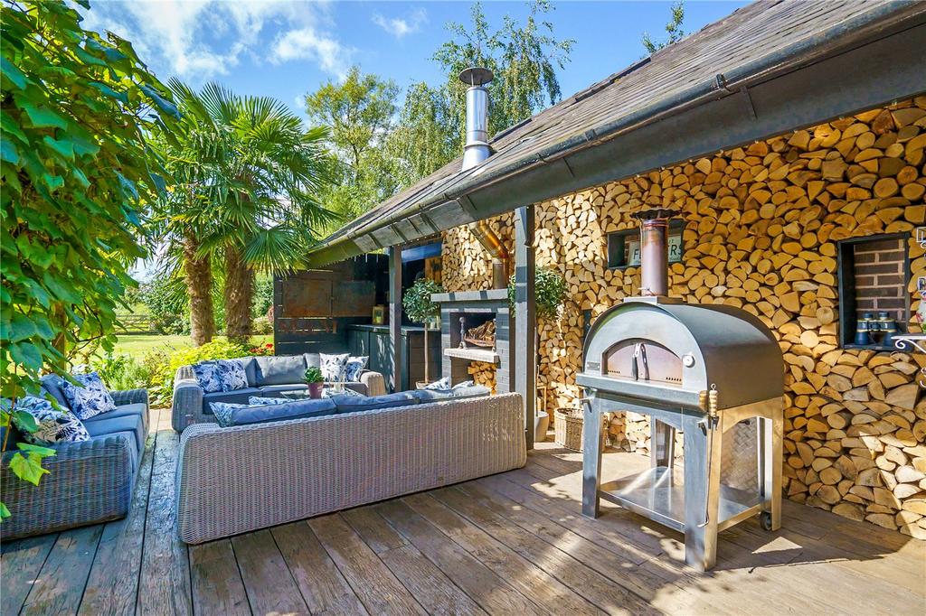 Outdoor Kitchen