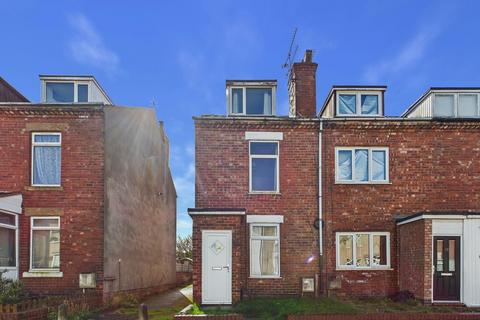 3 bedroom end of terrace house to rent, Bentinck Road, Shuttlewood
