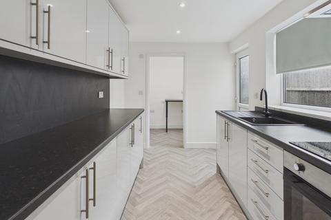 3 bedroom end of terrace house to rent, Bentinck Road, Shuttlewood