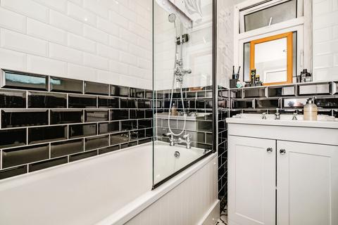 2 bedroom flat for sale, St. Cuthmans Road, Steyning, West Sussex, BN44