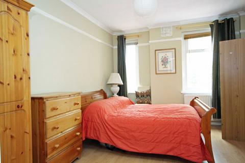 1 bedroom flat to rent, Central Parade, London W3