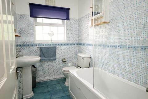 1 bedroom flat to rent, Central Parade, London W3