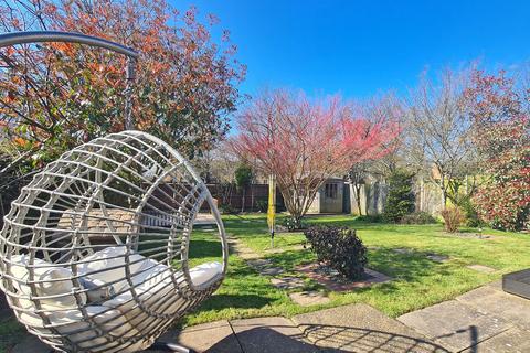 3 bedroom semi-detached house for sale, Filby Road, Badersfield