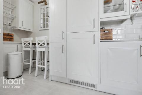 3 bedroom apartment to rent, Romford Road, London
