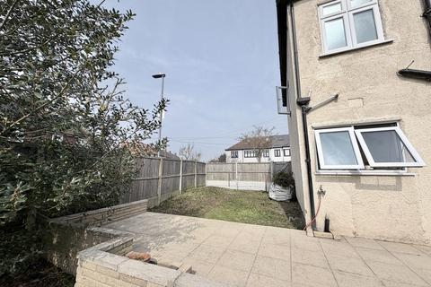 3 bedroom end of terrace house for sale, Fourth Avenue, Romford