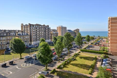 2 bedroom flat for sale, Grand Avenue, Hove, BN3
