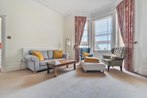 2 bedroom flat for sale, Grand Avenue, Hove, BN3