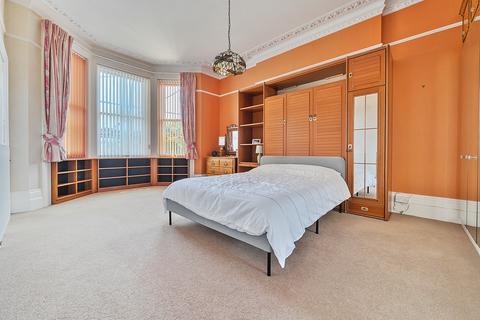 2 bedroom flat for sale, Grand Avenue, Hove, BN3
