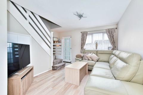 2 bedroom end of terrace house to rent, The Drive, Langley SL3