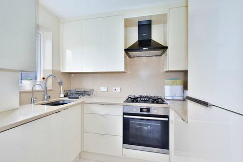 2 bedroom end of terrace house to rent, The Drive, Langley SL3