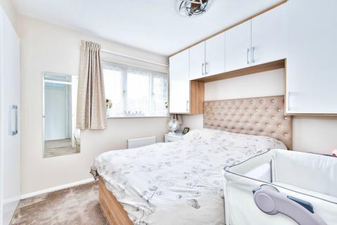 2 bedroom end of terrace house to rent, The Drive, Langley SL3