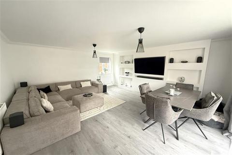 2 bedroom terraced house for sale, Squires Court, High Street, Earls Colne, Colchester, CO6