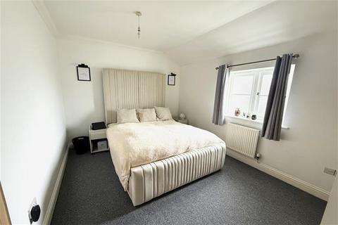 2 bedroom terraced house for sale, Squires Court, High Street, Earls Colne, Colchester, CO6