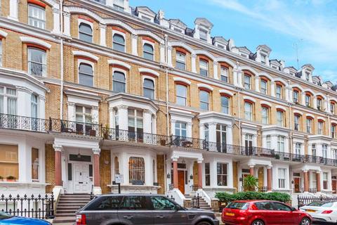 4 bedroom flat to rent, Vicarage Gate, Kensington, London, W8