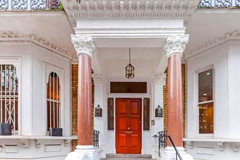4 bedroom flat to rent, Vicarage Gate, Kensington, London, W8
