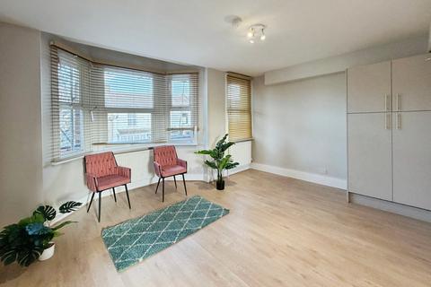 2 bedroom apartment to rent, Meanley Road, London E12