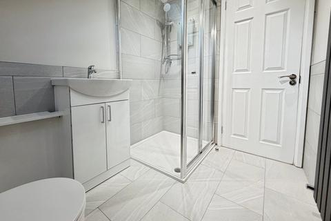 2 bedroom apartment to rent, Meanley Road, London E12