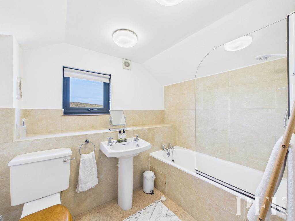 Ensuite to Bedroom 1