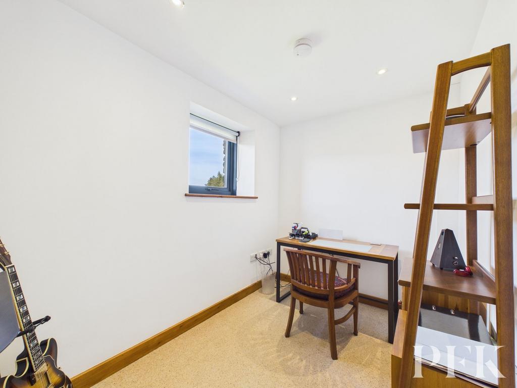 Bedroom 4 / Study