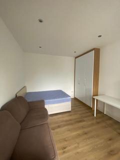 1 bedroom semi-detached house to rent, Boston Road, London W7