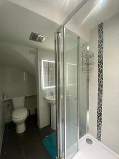 1 bedroom semi-detached house to rent, Boston Road, London W7