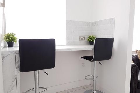 2 bedroom flat to rent, Edge Grove, Liverpool L7