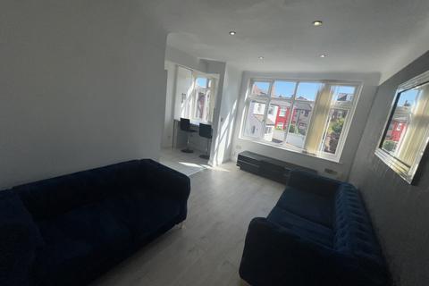 2 bedroom flat to rent, Edge Grove, Liverpool L7