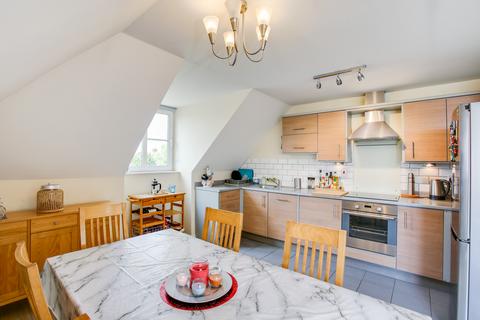 2 bedroom flat to rent, Royal Lane, Uxbridge UB8