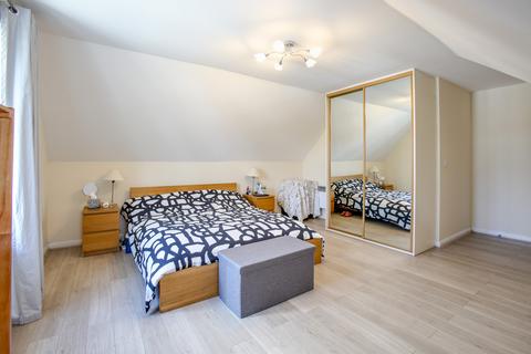 2 bedroom flat to rent, Royal Lane, Uxbridge UB8