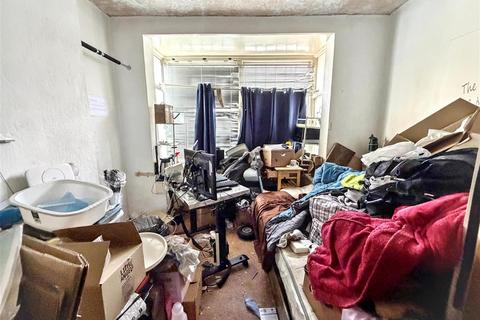 3 bedroom terraced house for sale, Corporation Street, London