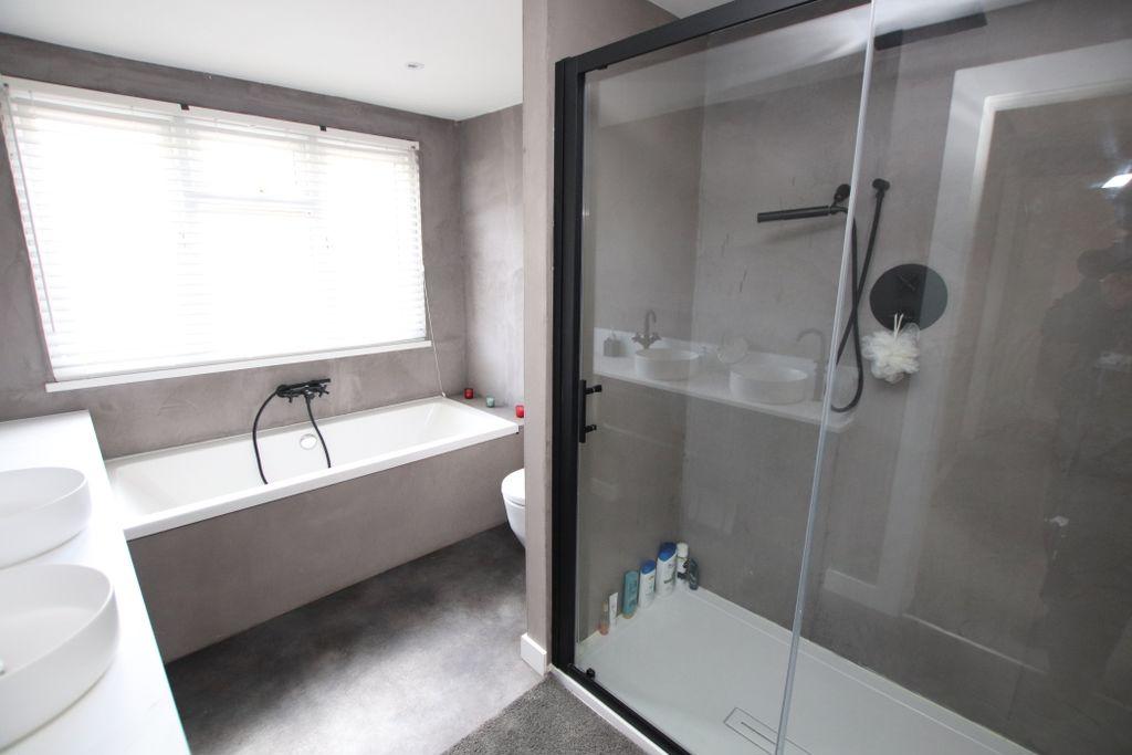Bathroom photo 1