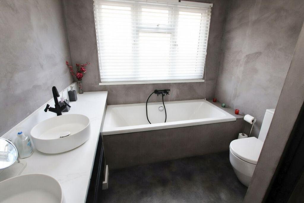 Bathroom photo 2