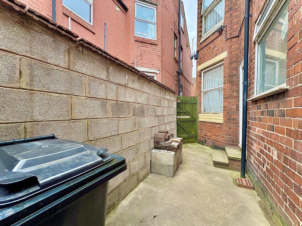 Side courtyard