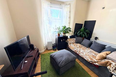3 bedroom semi-detached house to rent, Pitchford Street, London E15